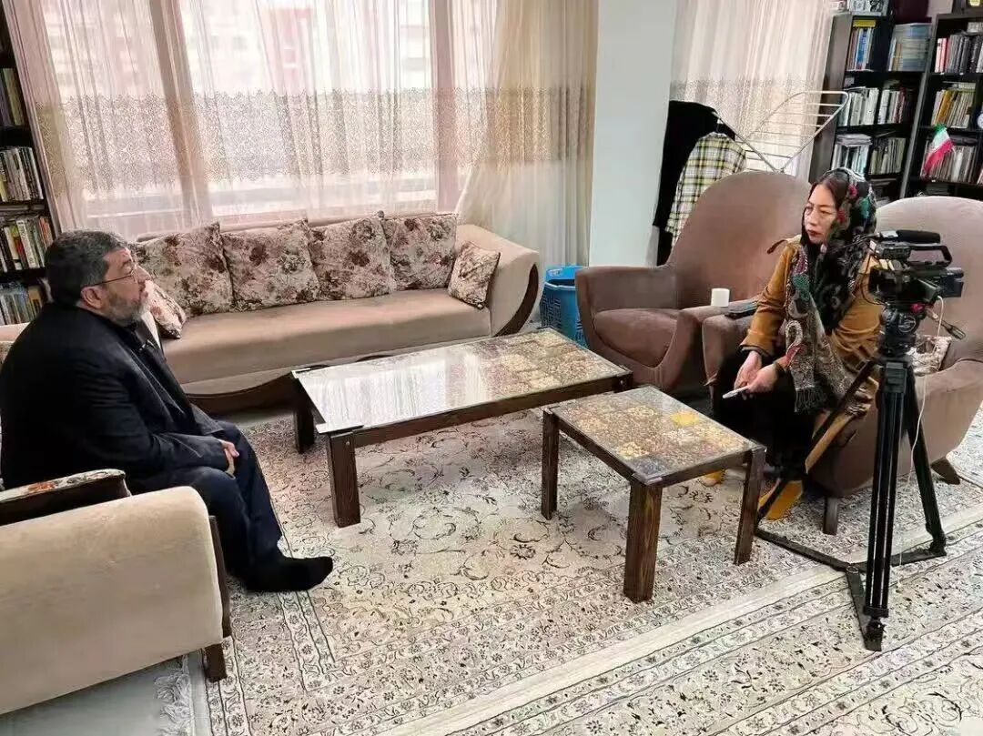 李睿采访伊朗学者.jpg