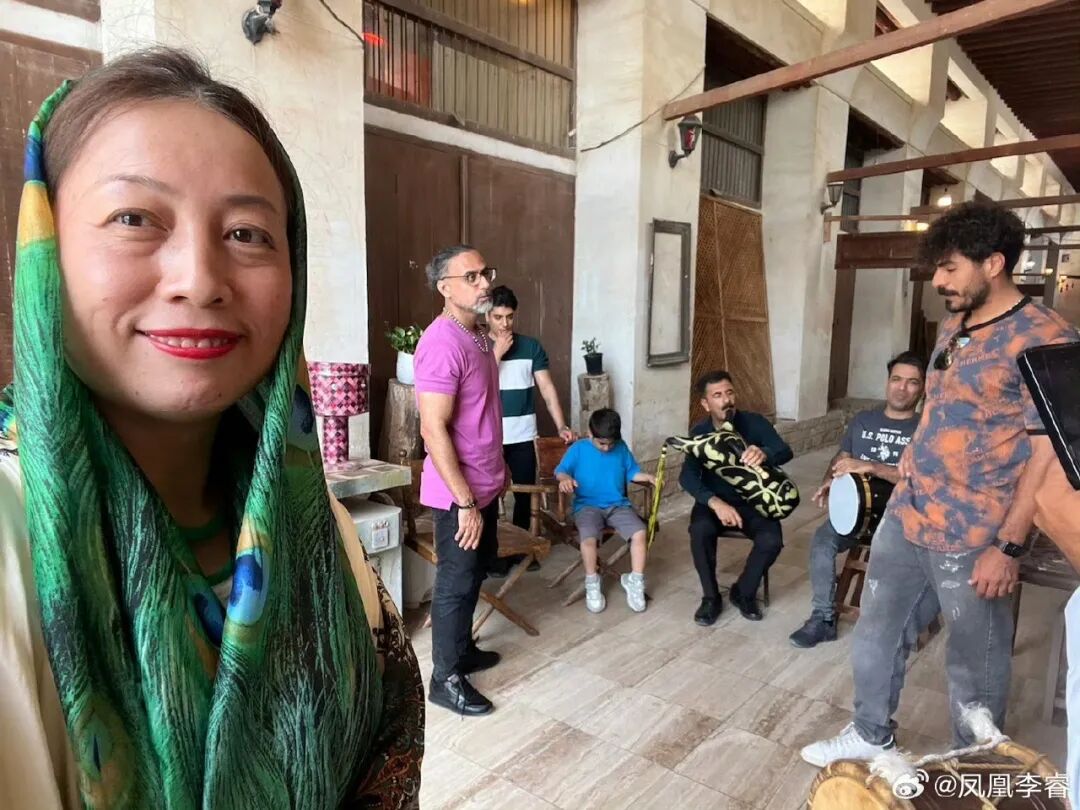 李睿在伊朗采访当地著名音乐家.jpg